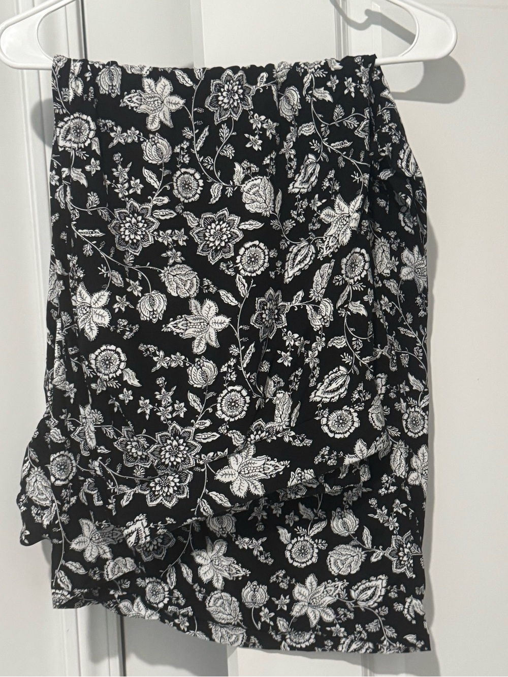 torrid Black and White Floral Cropped Pants